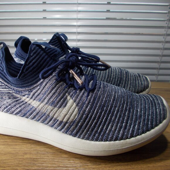Nike Roshe Two Flyknit V2 Women’s Running Shoes 917688-400 Size 7 - Picture 1 of 5